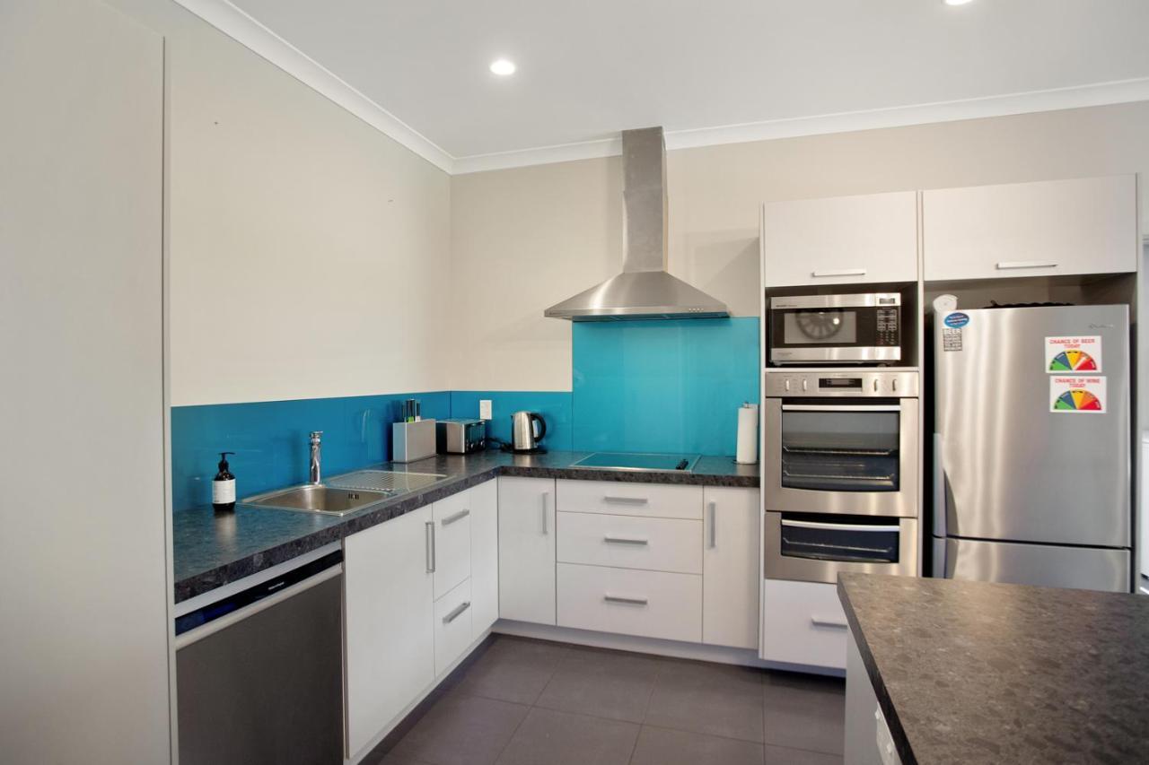 Sky Blue Retreat - Waihi Beach Holiday Home Екстериор снимка