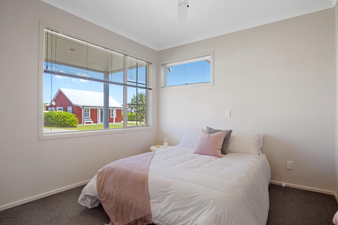 Sky Blue Retreat - Waihi Beach Holiday Home Екстериор снимка