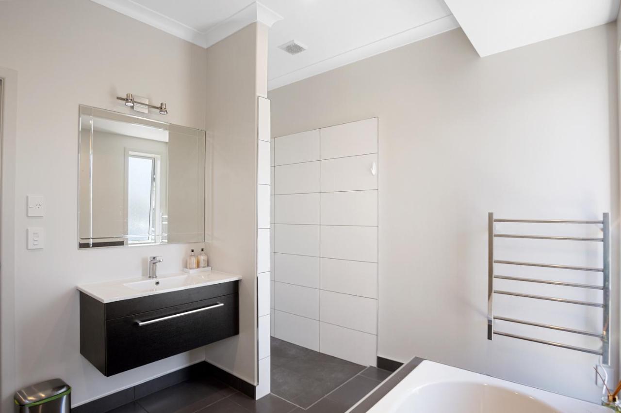 Sky Blue Retreat - Waihi Beach Holiday Home Екстериор снимка