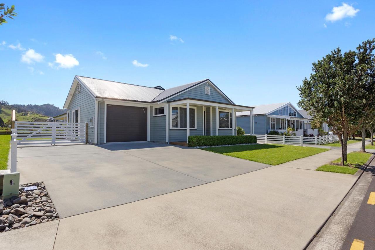 Sky Blue Retreat - Waihi Beach Holiday Home Екстериор снимка